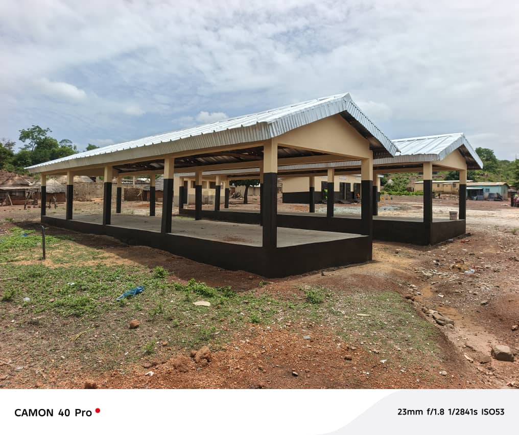 Projet COSO – Construction de hangars, magasins et latrines dans la région du Folon — vue 1