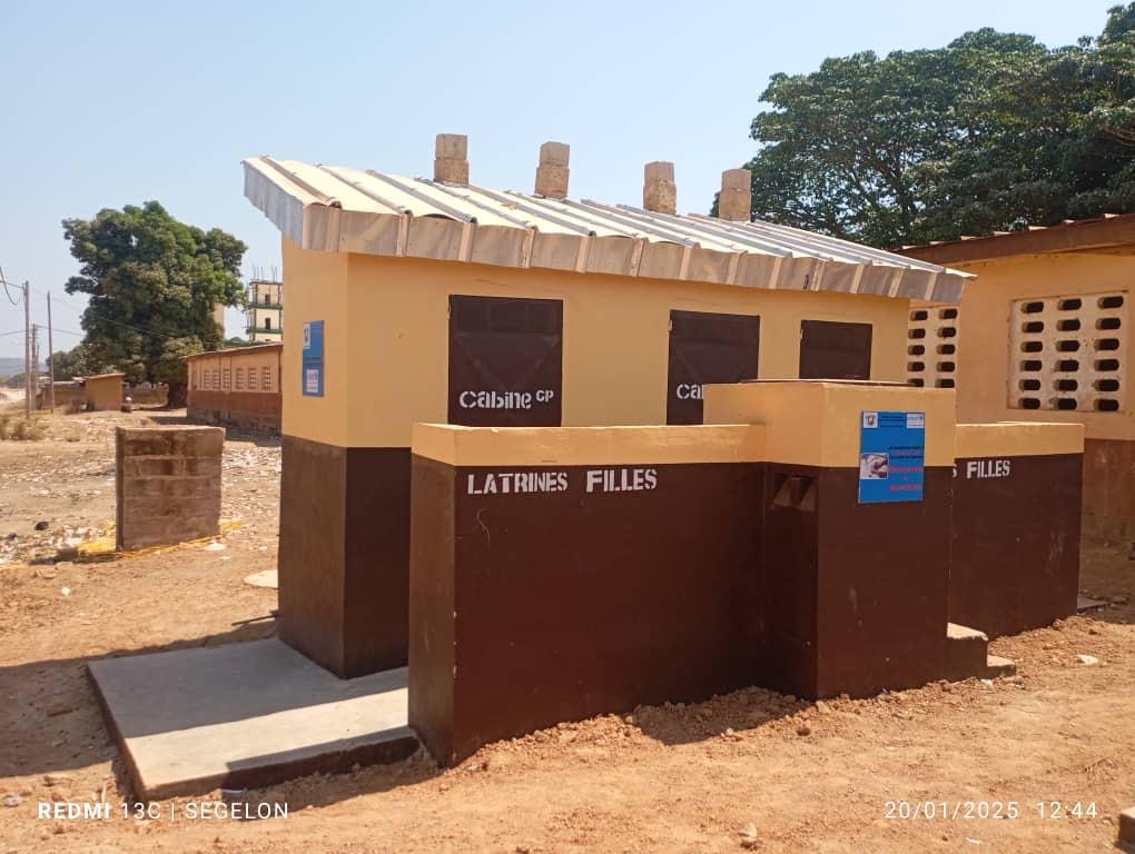 Projet UNICEF ROCHE – Construction de 9 blocs de latrines dans la région du Kabadougou — vue 3